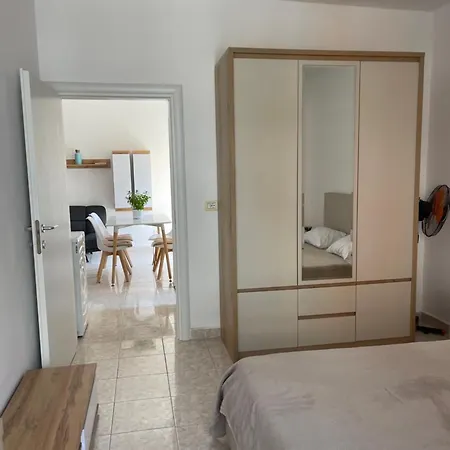 דירה By The דורס